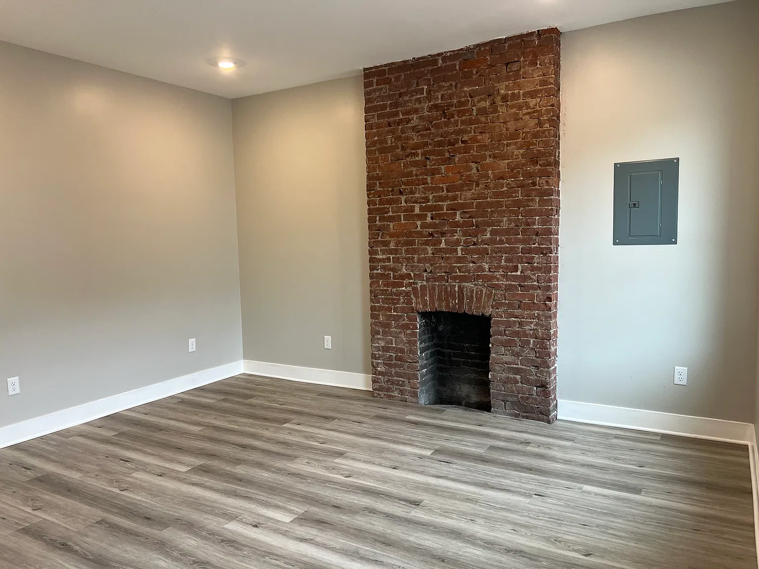 1 bed, 1000 sqft, $1,550 — Photo 4