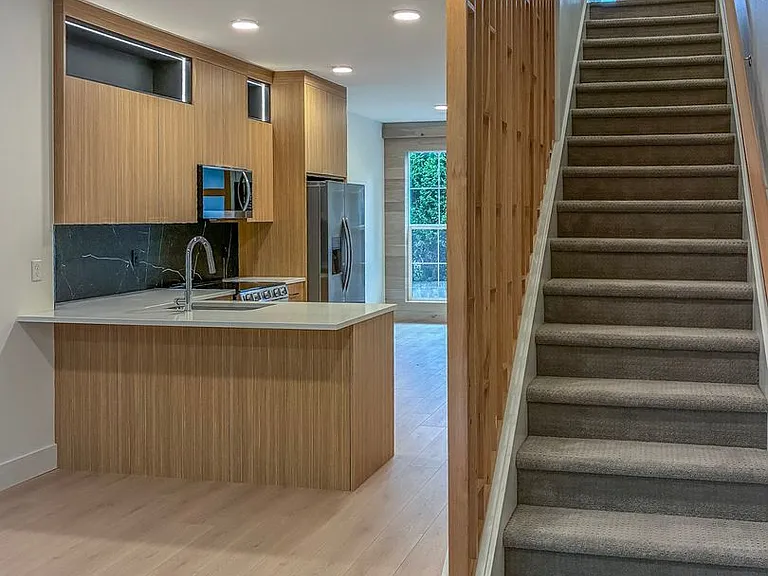 6013 NE 30th Ave — Photo 13