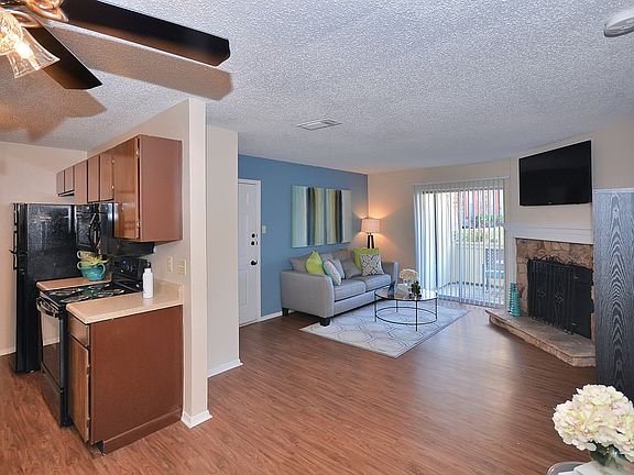3rd image of 165 N Old Orchard Ln APT 0225