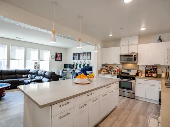 5301 Calle Rockfish #102, San Diego, CA 92154