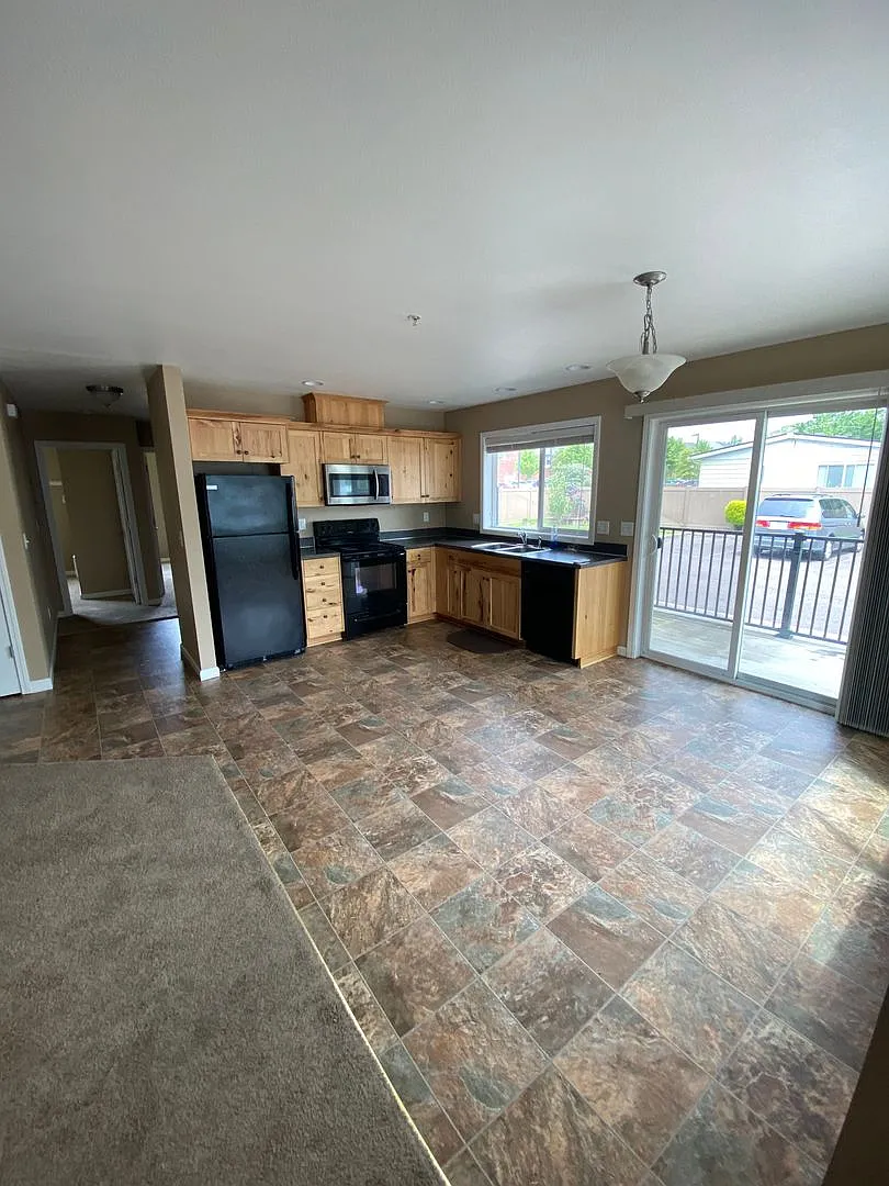 Crossfire Apartments — Photo 4