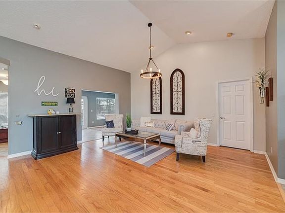 2nd image of 1313 Pleasantridge Pl