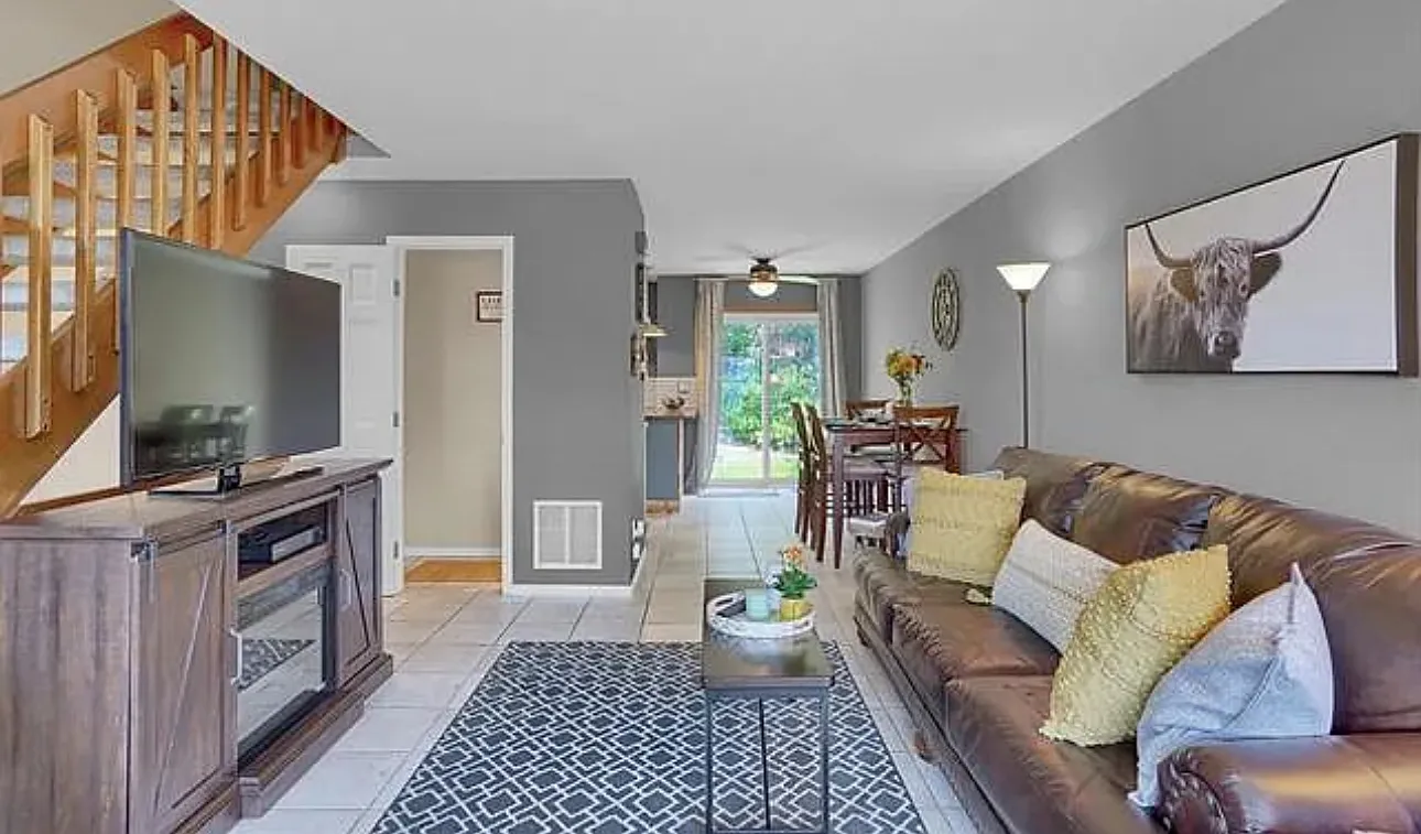 3 bed, 1.5 bath, 1138 sqft, $995 — Photo 3