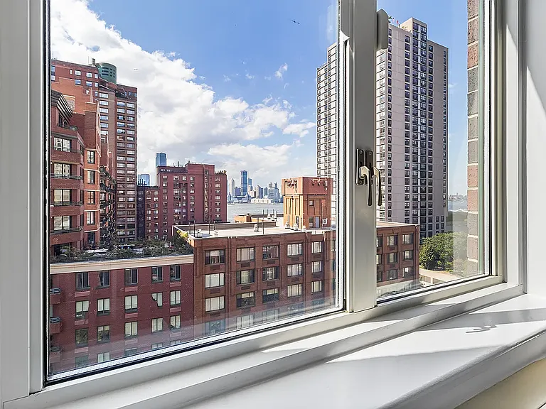 225 Rector Pl #12R — Photo 11