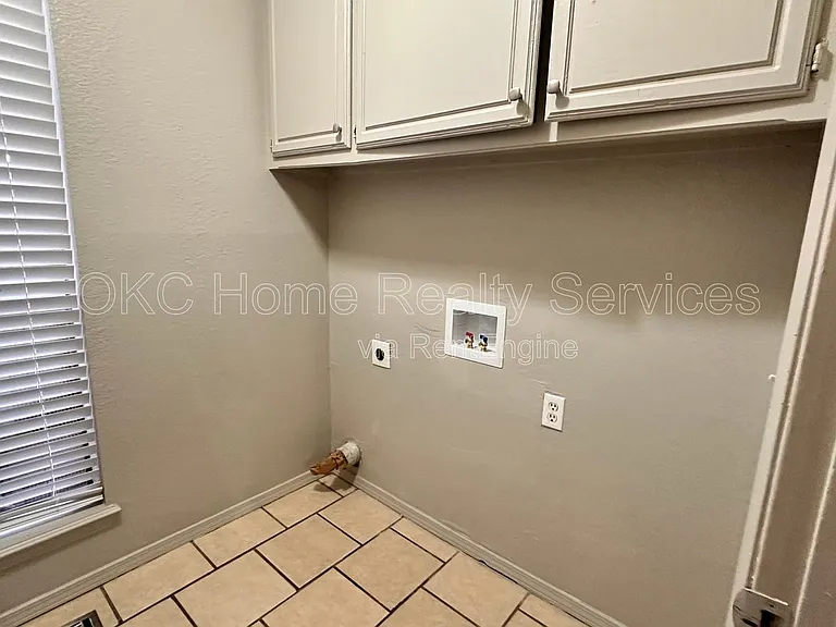 6715 Lyrewood Ln — Photo 18
