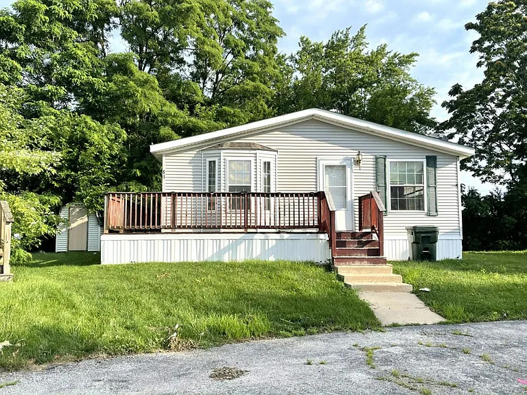 83 Brenner Ct — Photo 1
