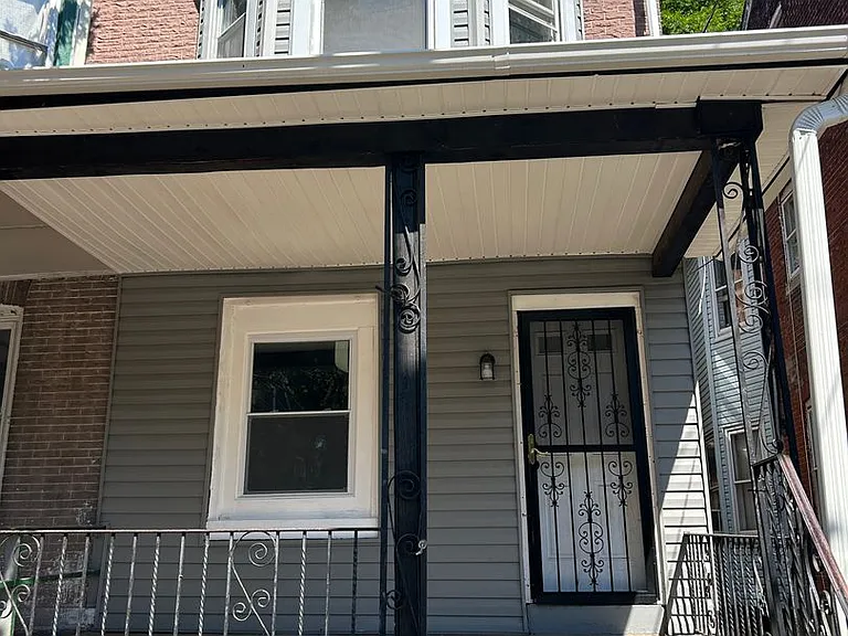 156 Hoffman Ave — Photo 1