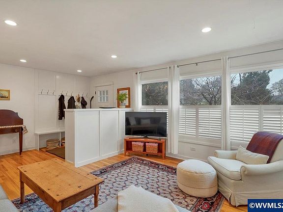 4th image of 350 Rural Ave S