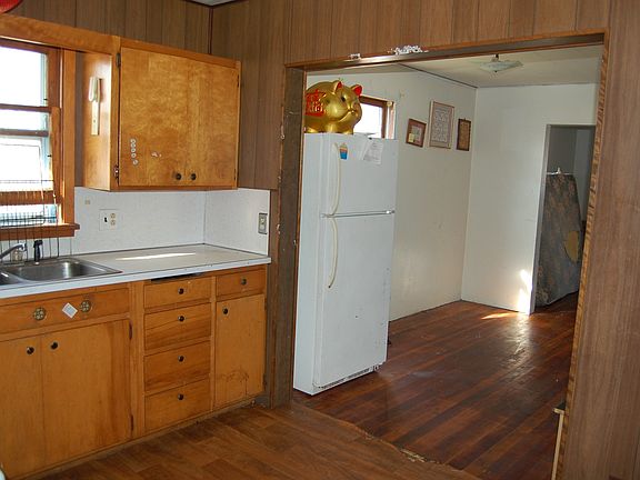 3rd image of 1304 Burlington Ave