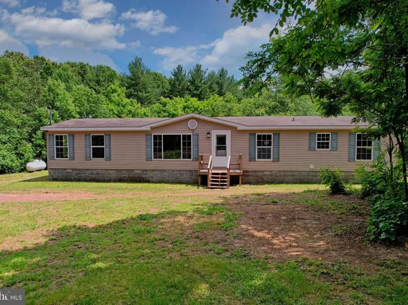 272 Red Tailed Hawk Rd, Paw Paw, WV 25434
