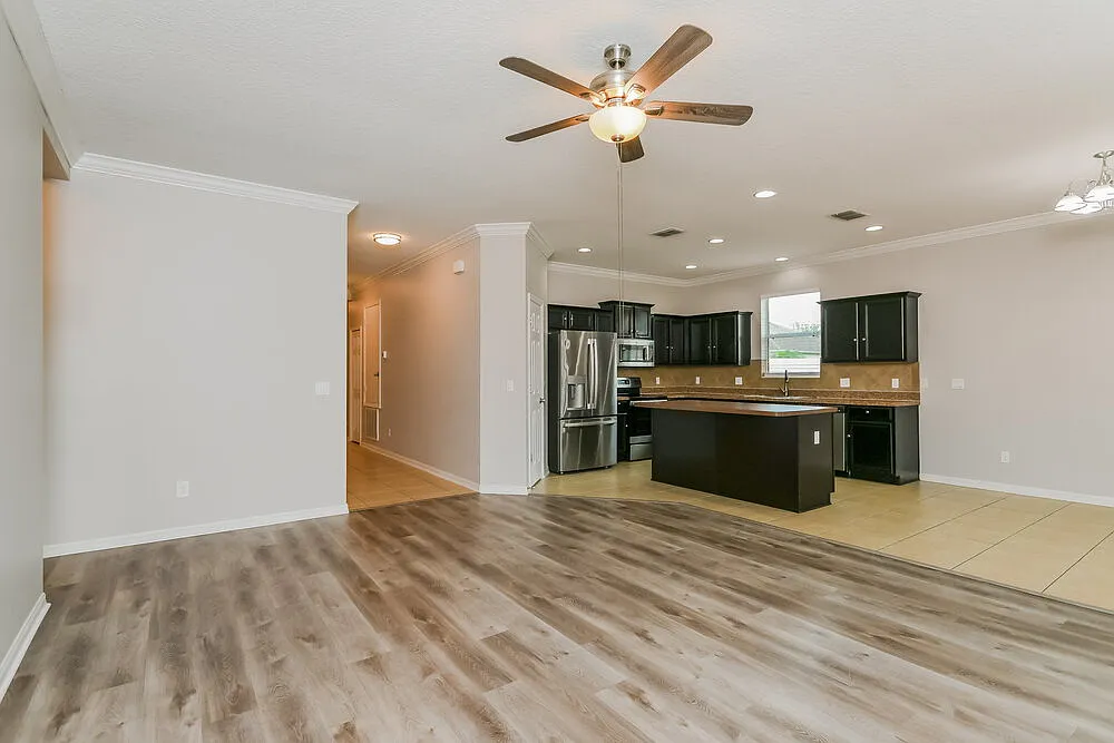 4 bed, 2.0 bath, 1859 sqft, $2,115 — Photo 4