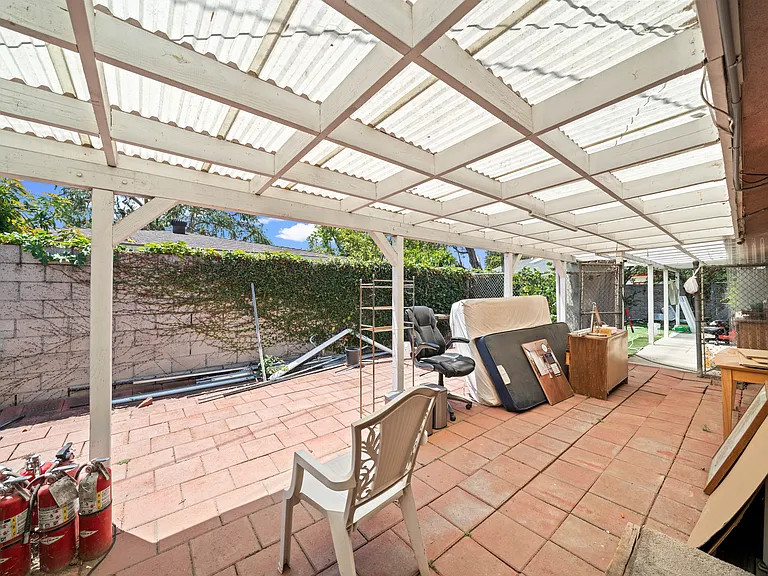 2032 Victoria Dr — Photo 6