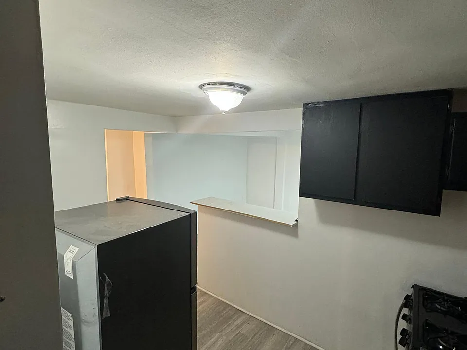 932 Adee Ave #3/3