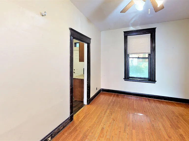 2358 Stratford Ave — Photo 8