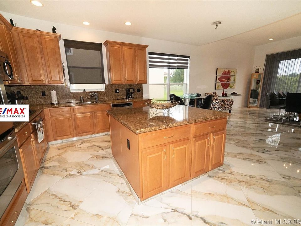 REMAX(33)