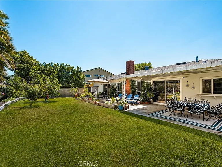 2221 E Viking Ave — Photo 30