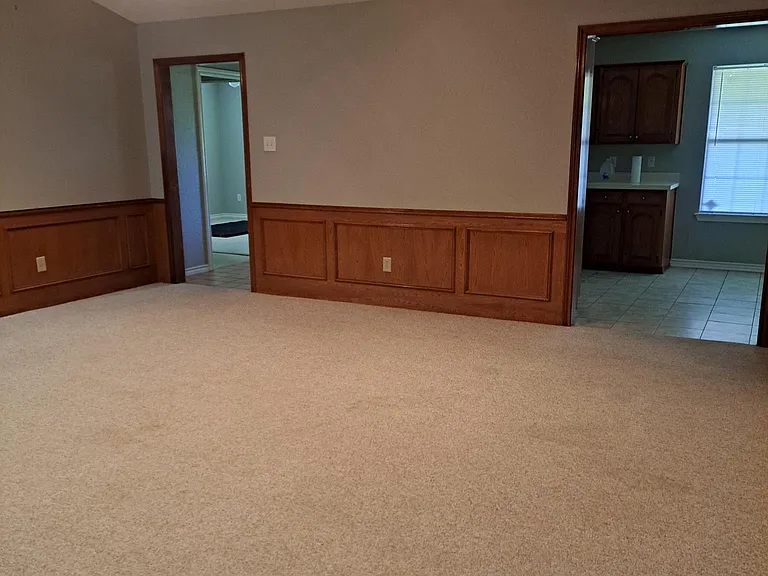 1405 Nottingham Dr — Photo 6
