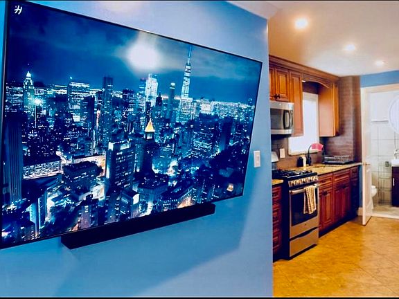 5th image of 22 Chestnut St Floor 1