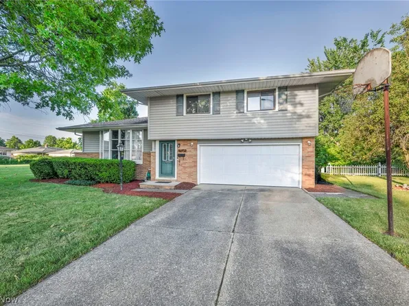 21841 Marian Cir, Fairview Park, OH 44126