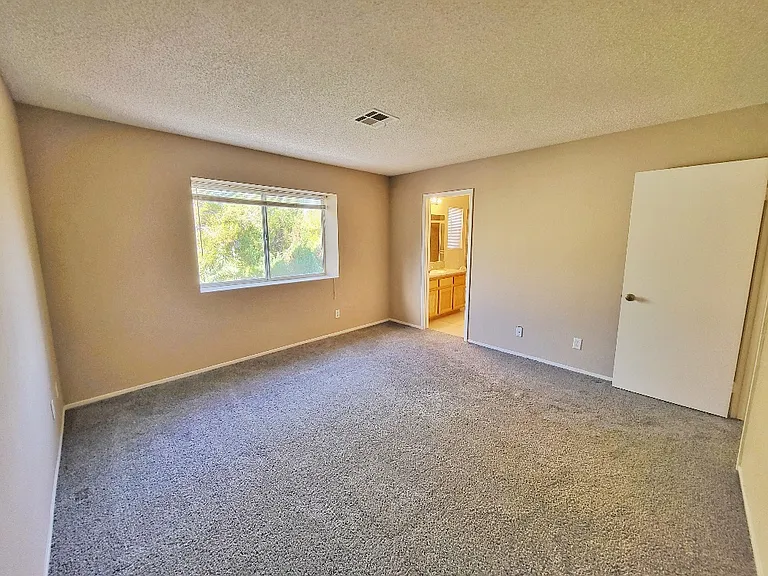 9404 Hershey Ln — Photo 13