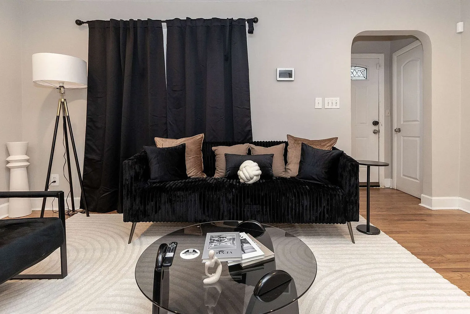 3 bed, 1.0 bath, $3,344 — Photo 4