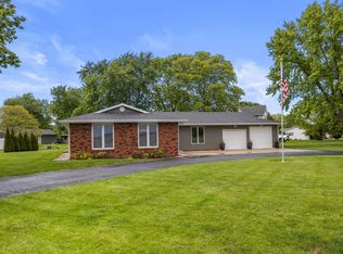 405 N 1st St, Fisher, IL 61843