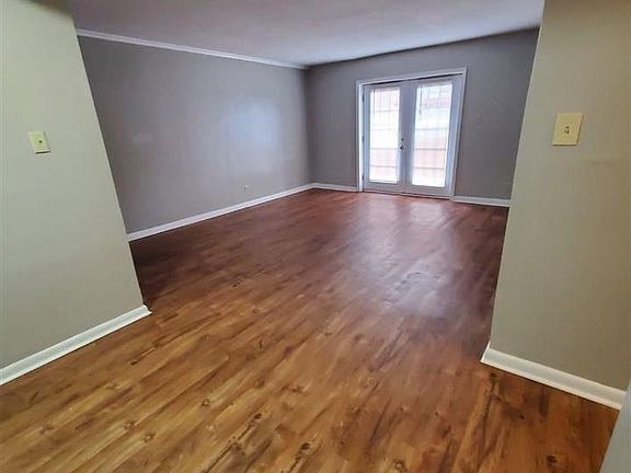 2nd image of 1911 House Ave #27