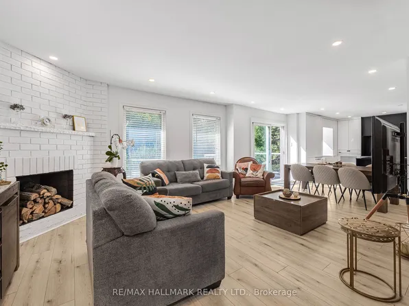 133 Heathwood Heights Dr, Aurora, ON L4G 4W2