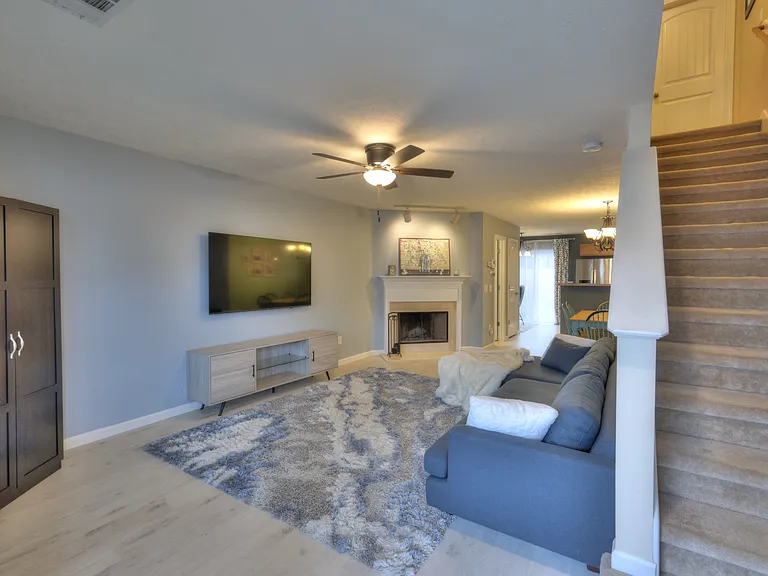 589 Bradburn Village Cir — Photo 5
