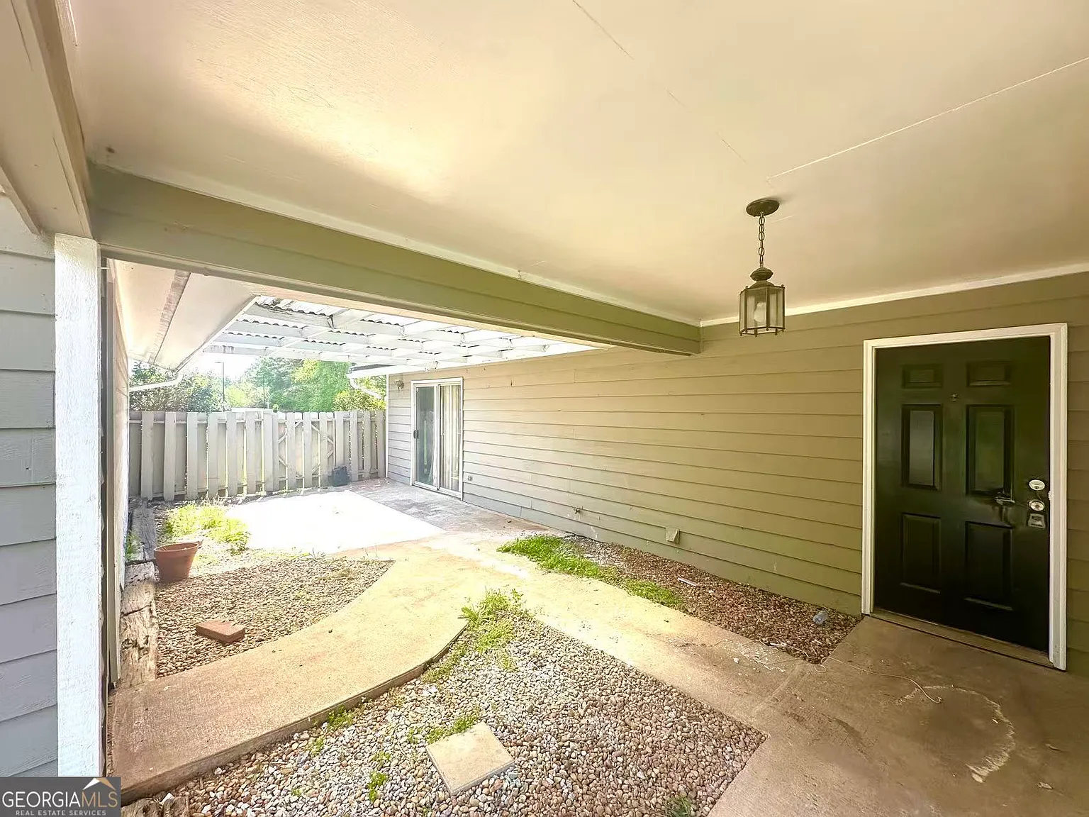 3 bed, 2.0 bath, 1900 sqft, $2,300 — Photo 4