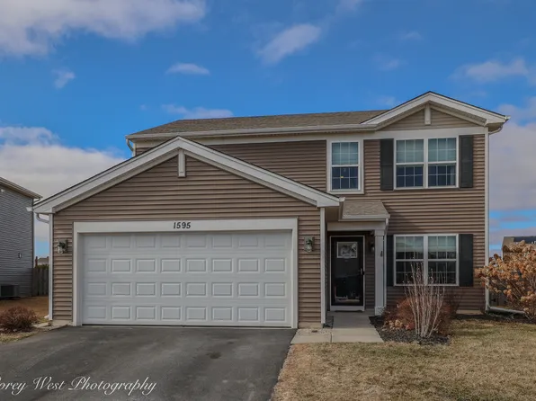 1595 Bayberry Ln, Hampshire, IL 60140