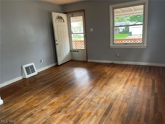 2nd image of 757 Davies Ave