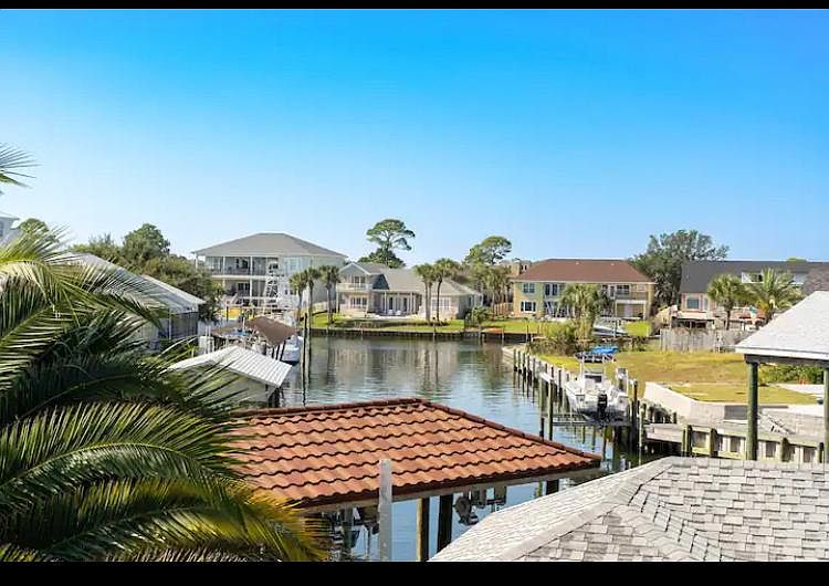 1st image of 1111 Seabreeze Ln