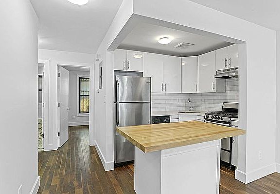 2nd image of 149 Stuyvesant Ave #1