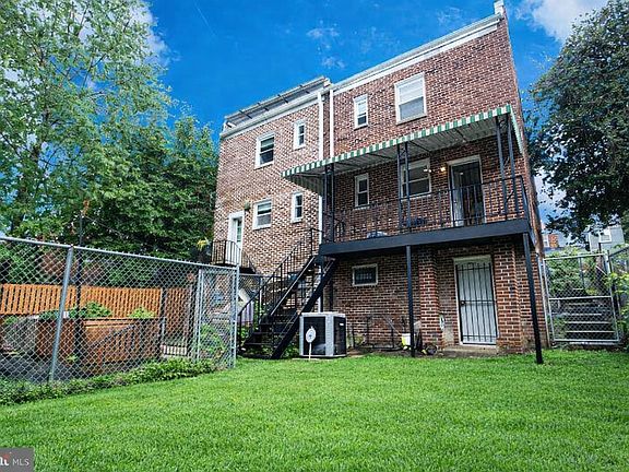 3rd image of 719 Oneida Pl NW