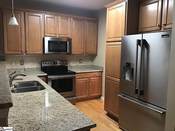 3rd image of 801 Woodsford Dr