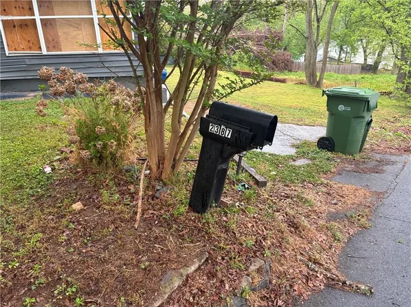 2387 Saint James Dr NW, Atlanta, GA 30318