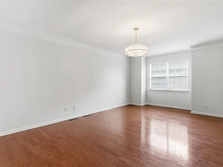 6710 Stoneleigh Way — Photo 13