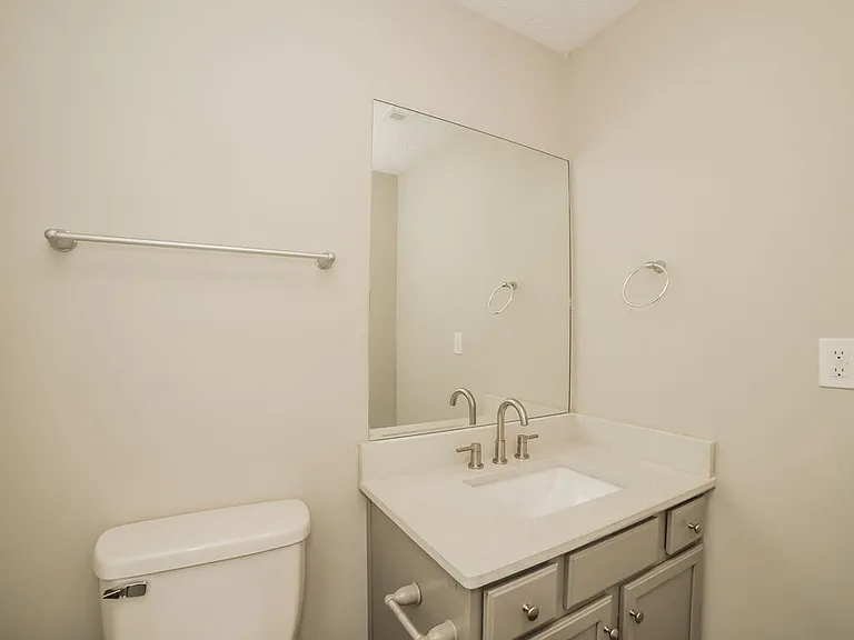104 Rockefeller Ln — Photo 16
