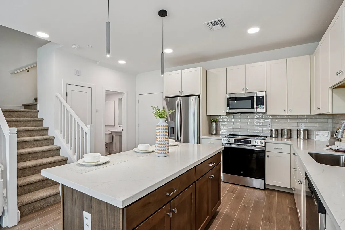 Building Photo - Elevate at Red Mountain Townhomes