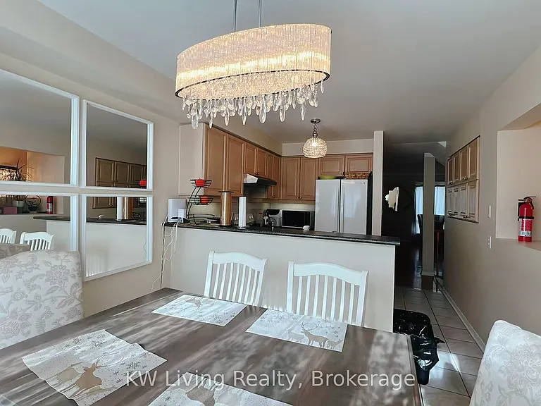 47 Vanity Cres — Photo 7