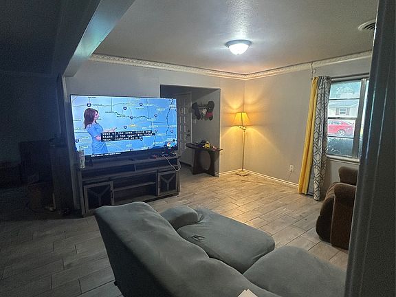 3rd image of 236 Hallbrook Dr