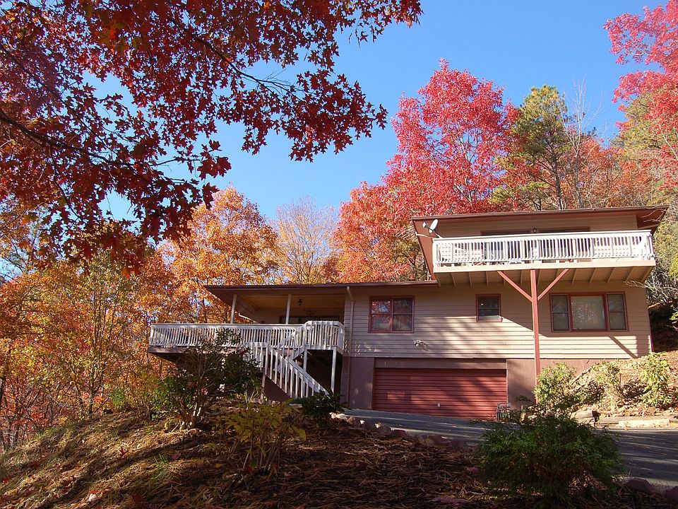 Lovely 4/3 Home in Gated Community