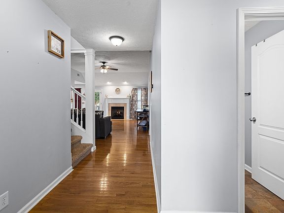 5th image of 938 Cobbler Dr