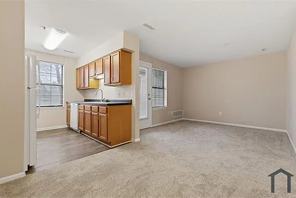 811 Oakman Blvd — Photo 7