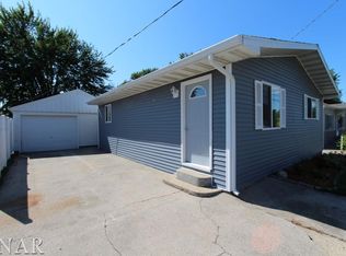 421 S Walnut St, Clinton, IL 61727