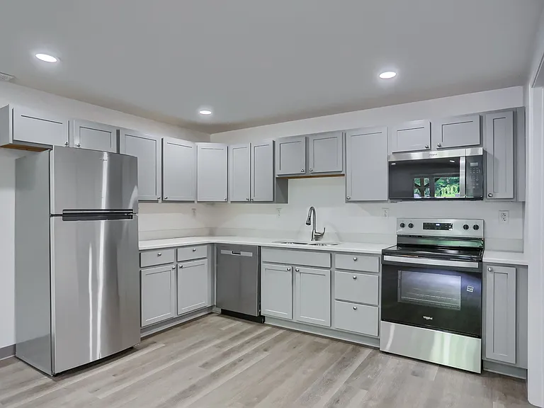 124 Kathleen Dr #2 — Photo 21