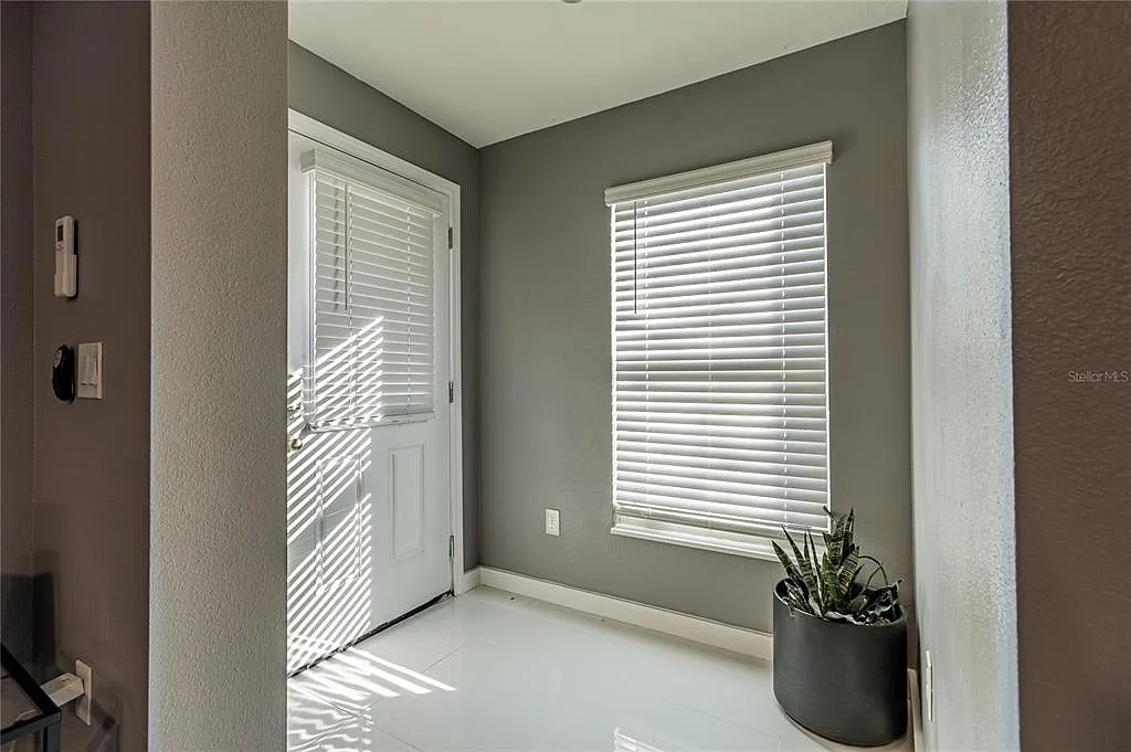 2 bed, 1.0 bath, 708 sqft, $1,995 — Photo 3