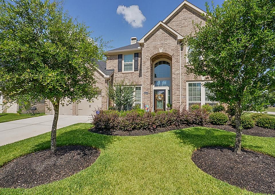 Fabulous home in Lakeshore, 4,3.5,3 car tandem garage with gameroom PLUS media room and formal that 