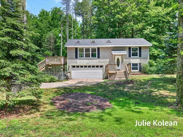 6570 Holly Dr, West Olive, MI 49460